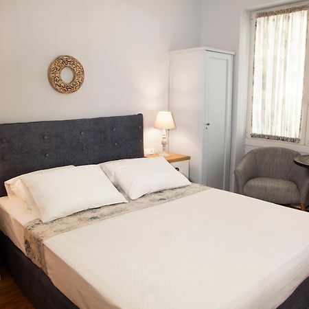 Lovely 1St Fl. Apt, With Balcony In Pagrati Athen Eksteriør bilde